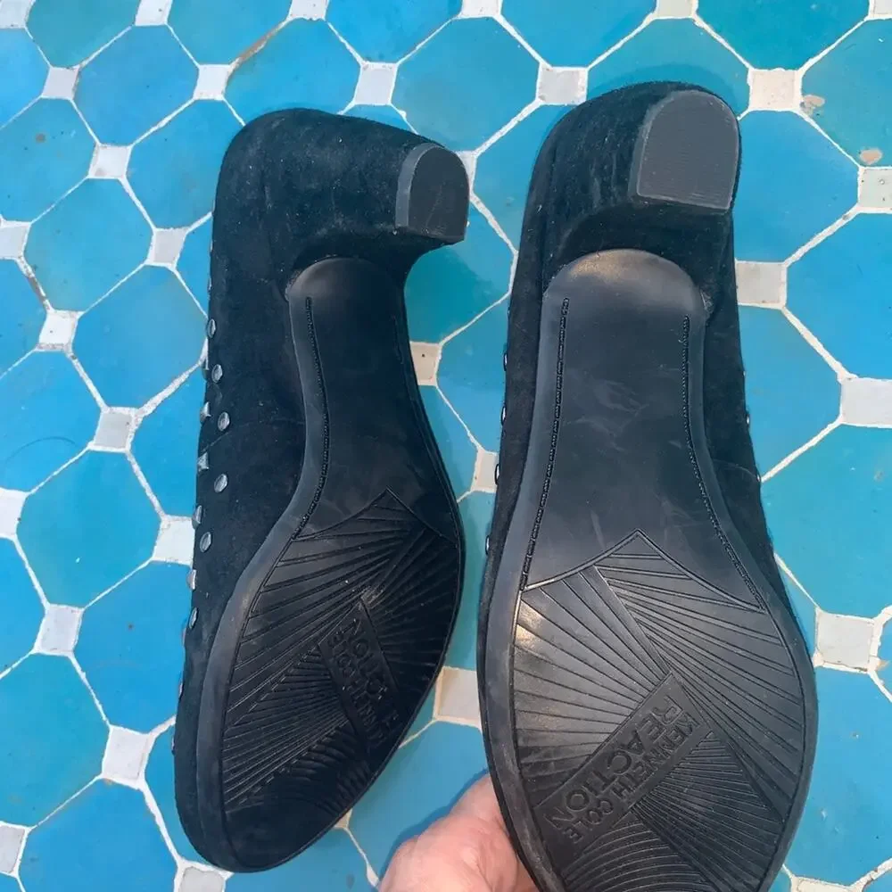 NEW KENNETH COLE STUDDED BLACK SUEDE LEATHER PUMPS